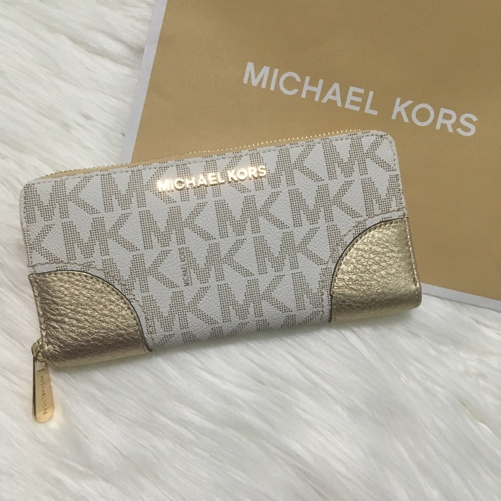 Michael Kors ✨ Leather Zip Metallic Large Wallet